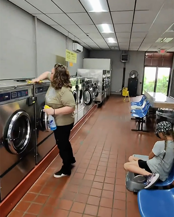 Man&rsquo;s Meta Glasses Captures Argument at Laundromat That May Have Just Saved Him from Jail
