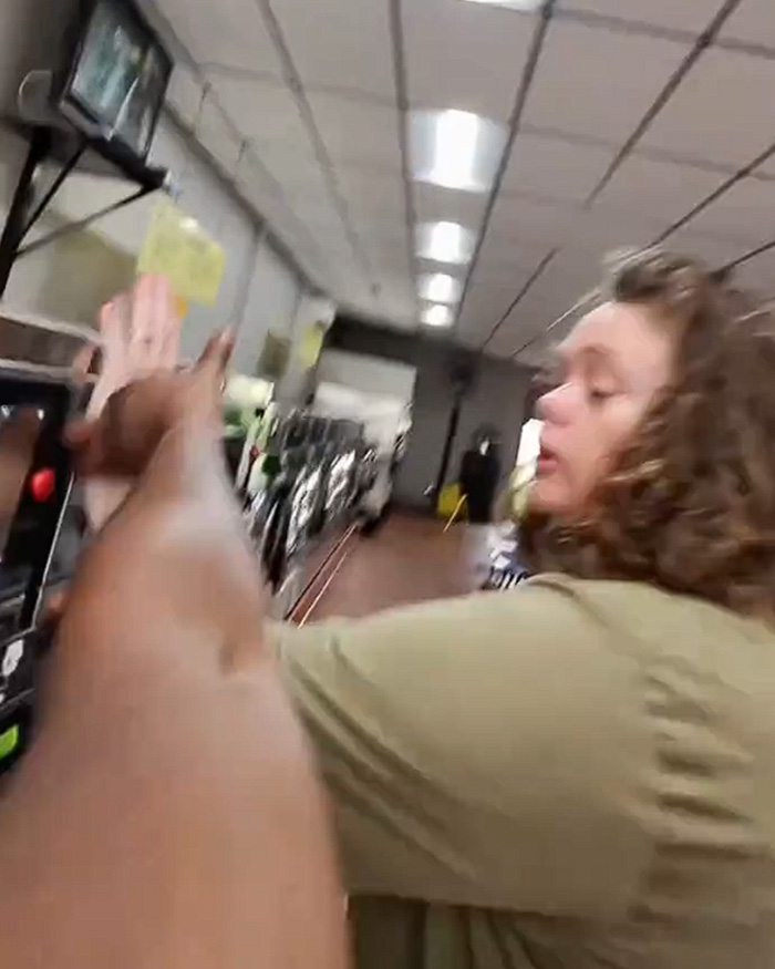 Man&rsquo;s Meta Glasses Captures Argument at Laundromat That May Have Just Saved Him from Jail