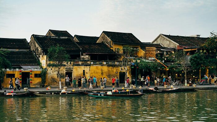 Instead Of A Refreshing Vacation, These 82 People Went On A Trip From Hell That Left Them Traumatized