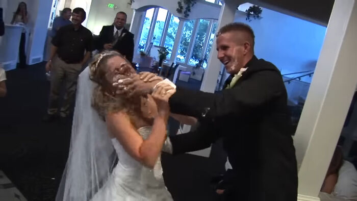 “Marriage Lasted 3 Weeks”: 83 Wedding Red Flags That Made It Clear That A Happy Ending Was Not Going To Happen