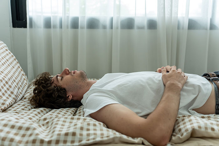A teen lies in bed, refusing to donate his lung to his mom, his life is a mess. A teen lies in bed, refusing to donate his lung to his mom, his life is a mess.