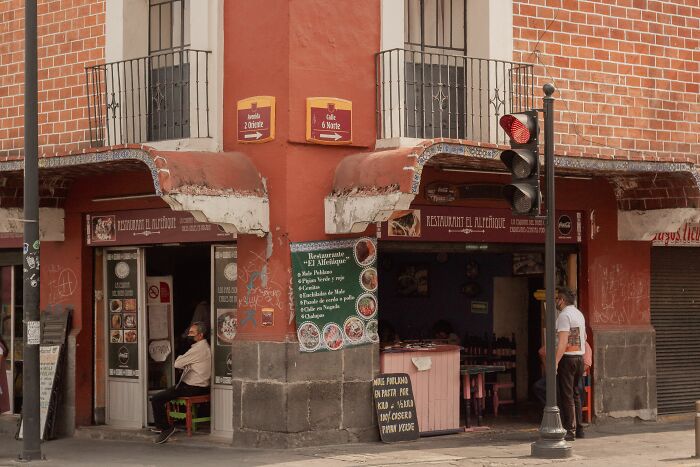 A restaurant, El Alfeñique, a place that might have failed health inspections.