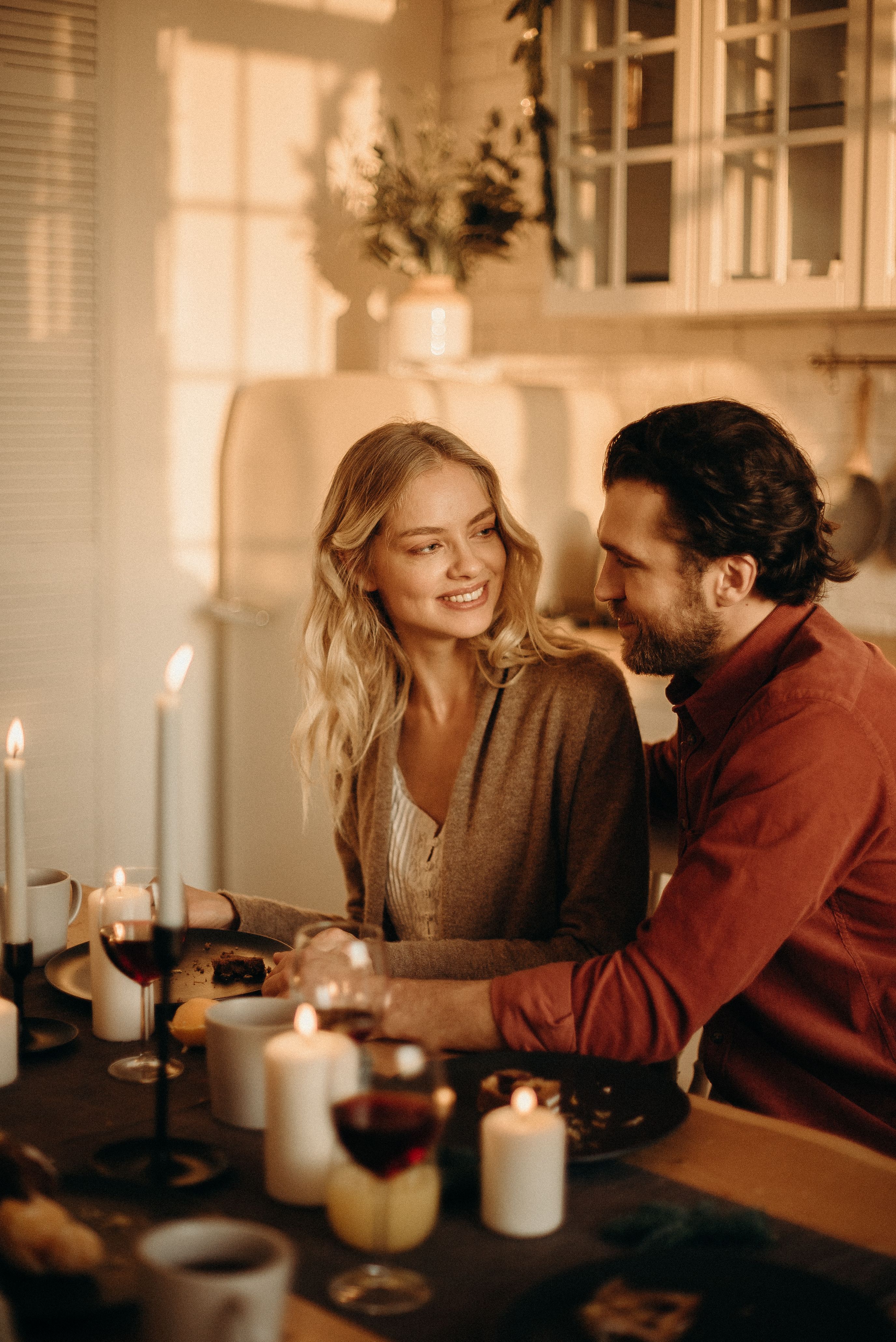 A couple enjoys a romantic dinner, unaware of the woman is obsessed with tracking her son's location issue.