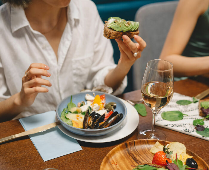 A healthy meal, part of a weight loss journey, possibly at a Chinese fat camp for a before-and-after change. A healthy meal, part of a weight loss journey, possibly at a Chinese fat camp for a before-and-after change.