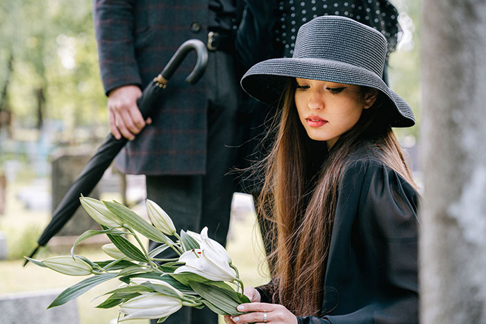 Woman's Plan To Attend Former Best Friend's Funeral Sparks A Brutal Reality Check From Her Mom Woman's Plan To Attend Former Best Friend's Funeral Sparks A Brutal Reality Check From Her Mom