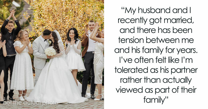 Toxic MIL Excludes Bride From Wedding Portrait, Petty Bride Erases It From The Gallery