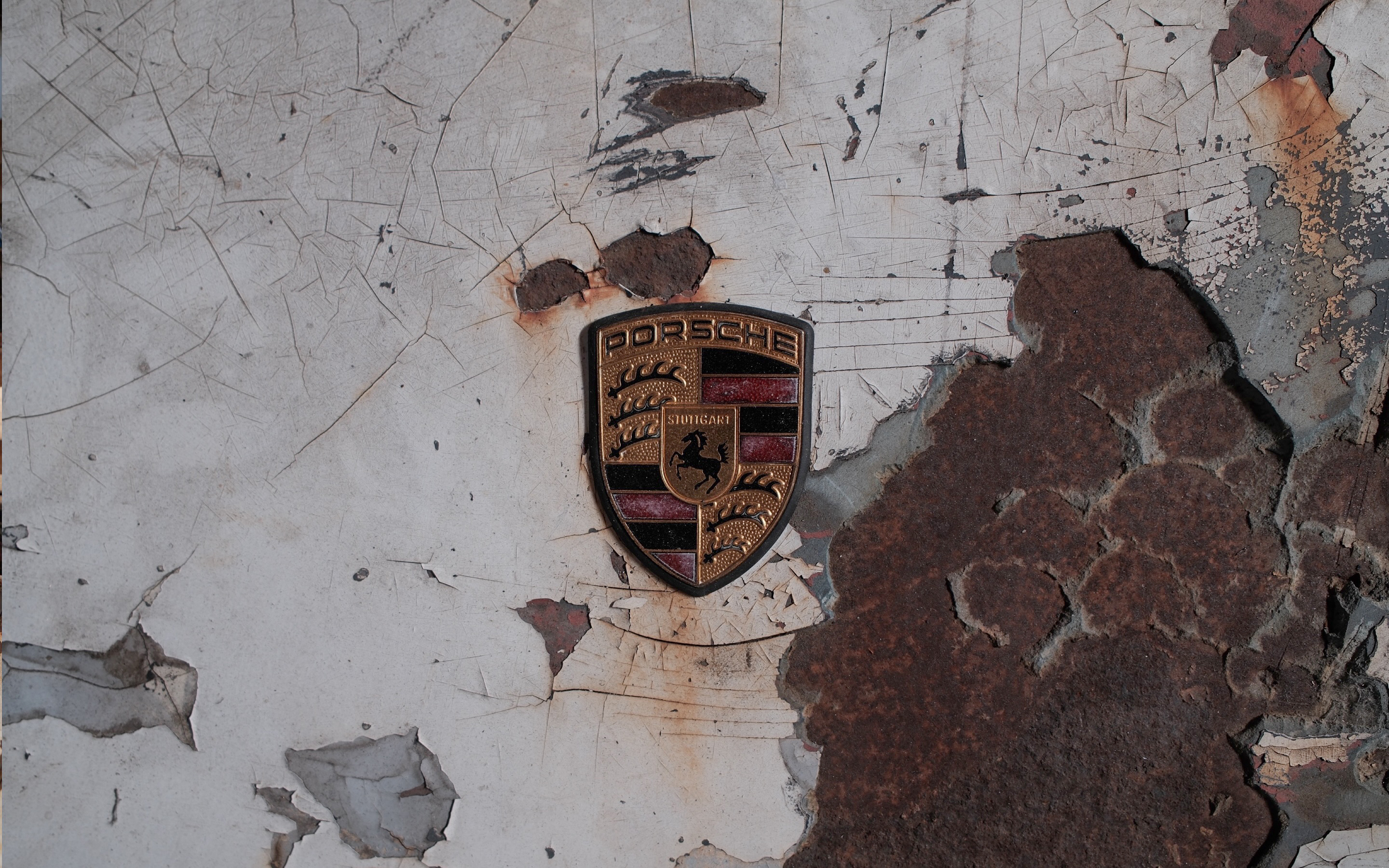 Classic Porsche 911 Became Extraordinary Stained-Glass Sculpture In This Artist's Hands