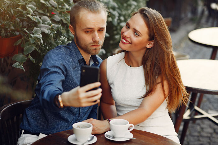 40 People Dated Someone Attractive Enough To Ignore Every Dealbreaker Until It Was Too Late