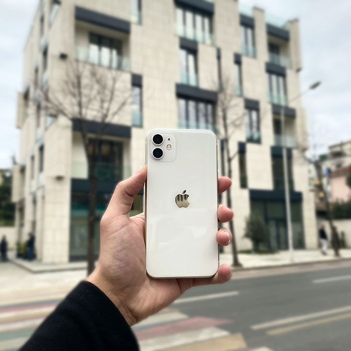 Woman Desperate For A New iPhone, Lashes Out Against BF For Not Gifting It Despite His Layoff