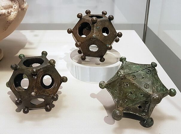 roman-dodecahedron-3.jpg