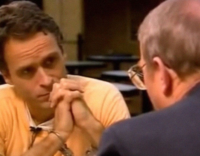 32 People Who Lived Through Serial Offender Eras Share What That Was Like