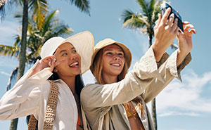 “Am I The Jerk For Sharing The Truth About A Friend’s ‘Solo Travel’ Page?”