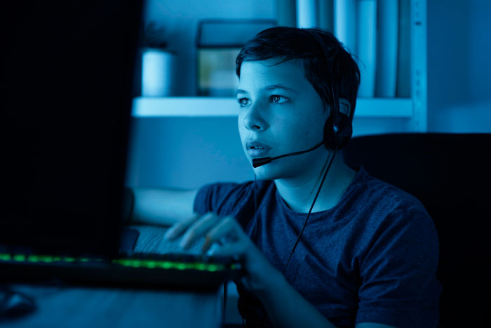 Bro Can’t Pause His PS4 For Sister’s 18th Birthday, She Permanently Pauses 3 Of His Favorite Games Bro Can’t Pause His PS4 For Sister’s 18th Birthday, She Permanently Pauses 3 Of His Favorite Games