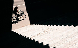35 Perfectly Timed Street Photos By This Artist That Reveal Extraordinary Moments Hidden In Everyday Life
