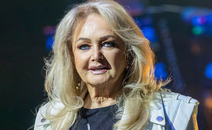 Doctor Sends Alert After 'Holding Out For A Hero' Icon Bonnie Tyler Passes Away Following Medical Emergency