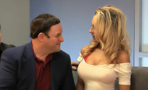 “I Was 17”: Courtney Stodden Calls Out ‘Seinfeld’ Star For “Inappropriate Comedy Sketch