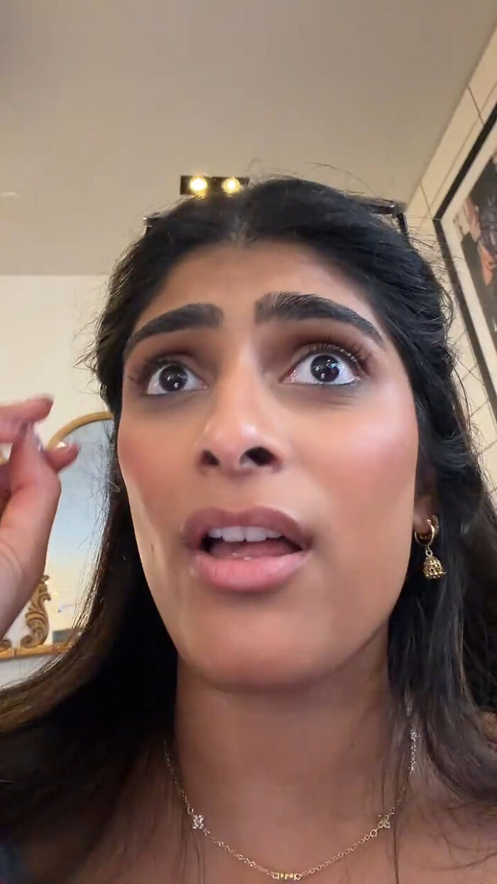 "Literal Robbery": Woman Pays $12 For Croissant Only To Watch Costco Delivery Arrive While She's Still Eating It "Literal Robbery": Woman Pays $12 For Croissant Only To Watch Costco Delivery Arrive While She's Still Eating It