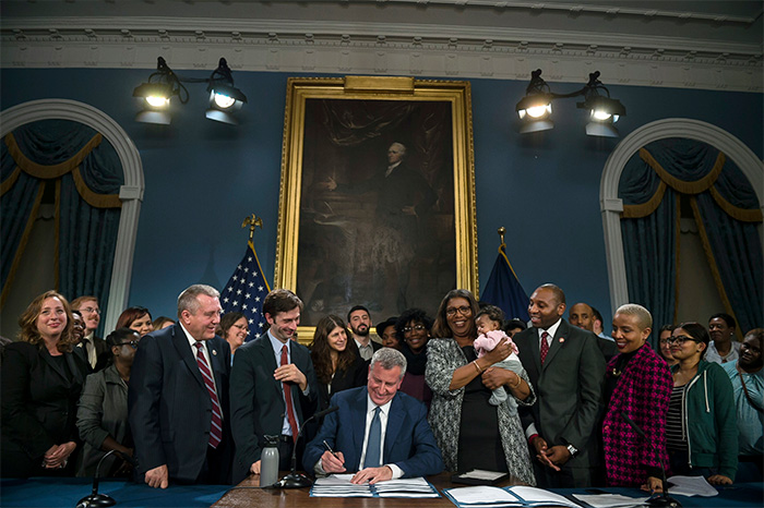 Politicians and public figures at an event, highlighting Trump's bad habit affecting the White House. Politicians and public figures at an event, highlighting Trump's bad habit affecting the White House.