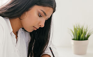 Mom’s Sexist Remarks Against Teenage Girl Backfire A Year Later And Leave Her In Tears