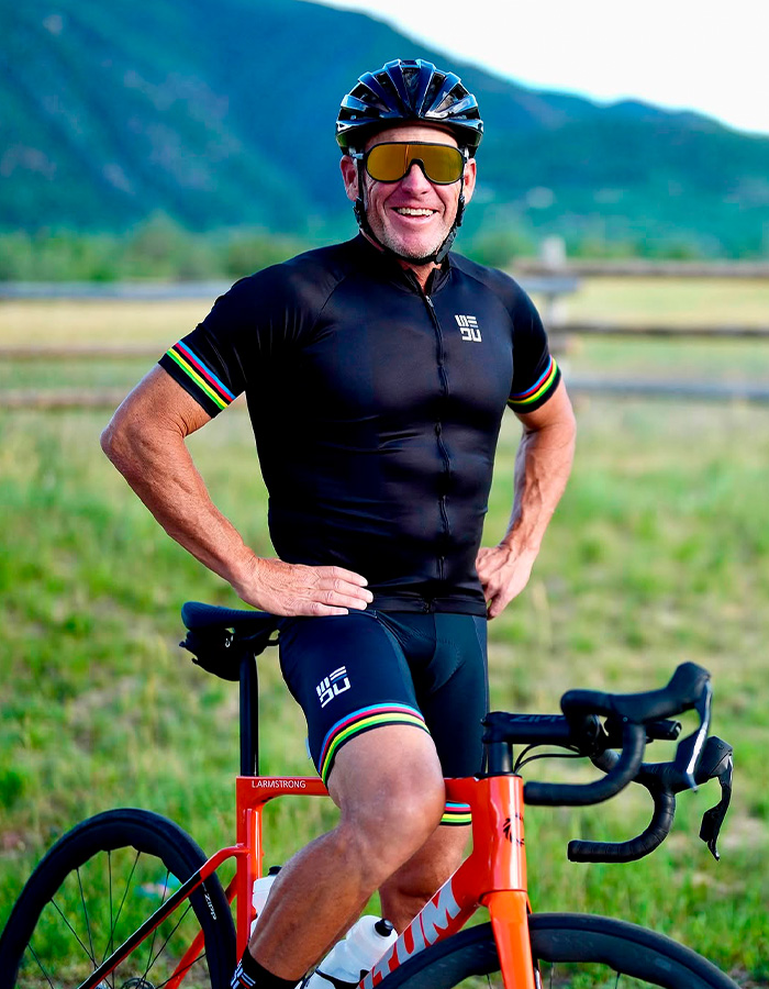 A smiling man in cycling gear on a bike, symbolizing health awareness for 'normal' private parts. A smiling man in cycling gear on a bike, symbolizing health awareness for 'normal' private parts.
