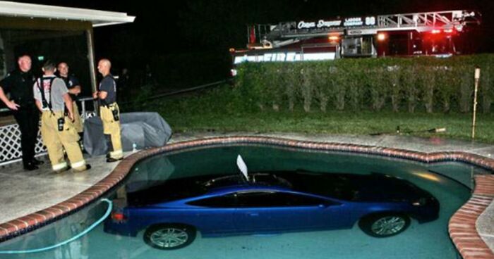 92 Pictures Of People Who Probably Shouldn’t Have A License: “Can’t Park There Mate”