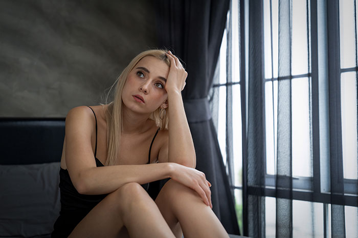 A teen escapes controlling mom, learning about her own body and the lies she was told. A teen escapes controlling mom, learning about her own body and the lies she was told.