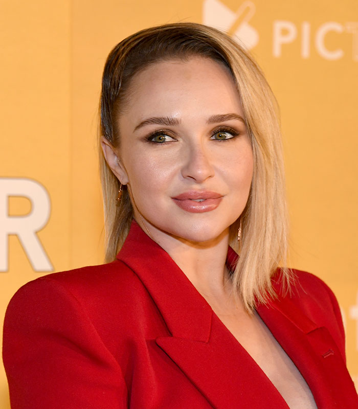 Hayden Panettiere in a red blazer, revealing her behavior under not-so-great conditions. Hayden Panettiere in a red blazer, revealing her behavior under not-so-great conditions.