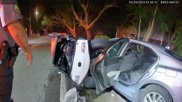 Overturned vehicle at night, evidence of the incident where the woman took the bride's life. Overturned vehicle at night, evidence of the incident where the woman took the bride's life.