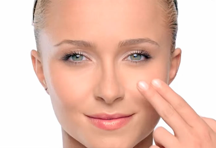 Close-up of Hayden Panettiere applying product, central to the Neutrogena controversy. Close-up of Hayden Panettiere applying product, central to the Neutrogena controversy.