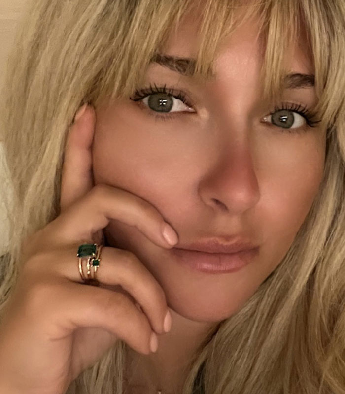 Hayden Panettiere looking directly at the camera with her hand resting on her face, featuring blonde hair and green eyes. Hayden Panettiere looking directly at the camera with her hand resting on her face, featuring blonde hair and green eyes.