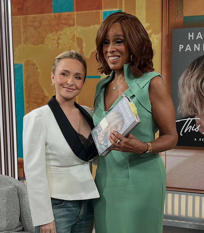 Hayden Panettiere and Gayle King posing together with a book. Autopsy results on her struggles are released. Hayden Panettiere and Gayle King posing together with a book. Autopsy results on her struggles are released.