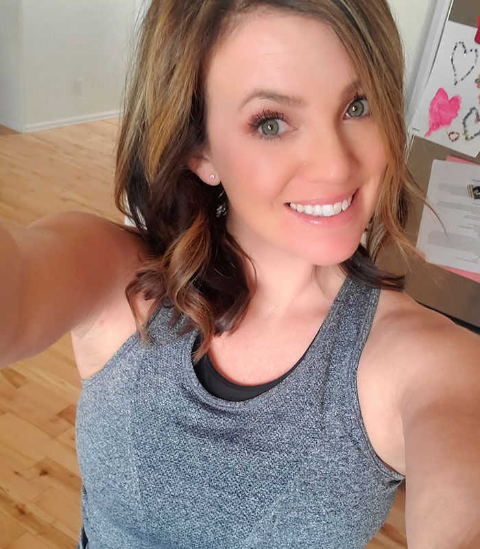Mom-of-four smiling, highlighting a woman fighting for her life in hospital after spider bites.
