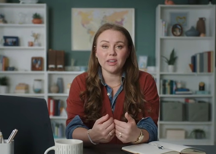 A woman sharing her story of escaping a serial criminal, highlighting ignored warning signs during captivity.