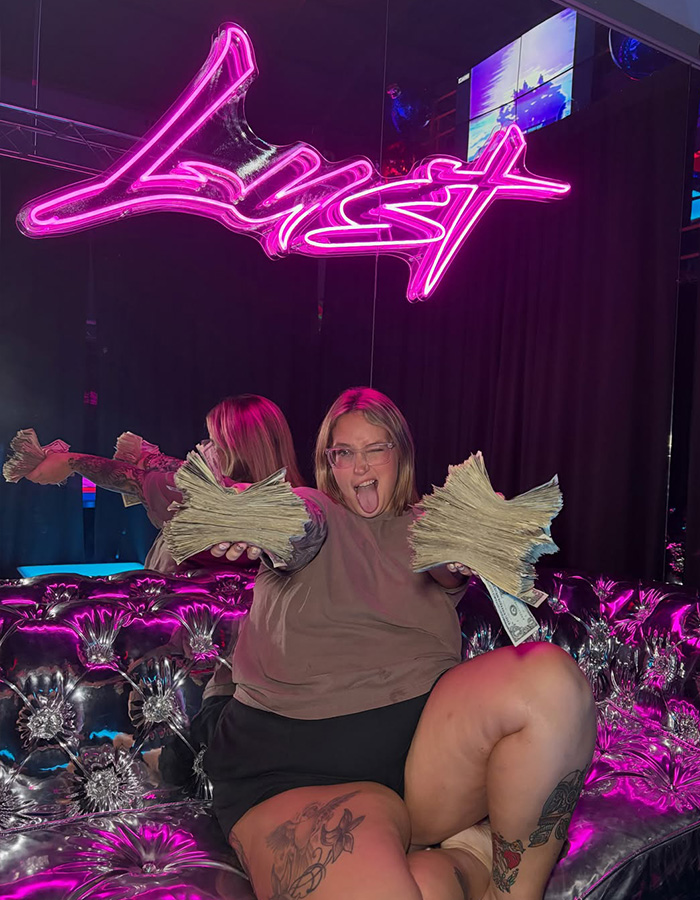 Honey Boo Boo star Pumpkin holding stacks of cash, celebrating her adult platform earnings.