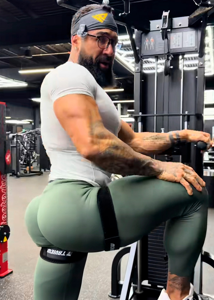 Expert Reveals The Truth Behind Workout From Trainer Whose Jaw-Dropping Glutes Mesmerized Half The Internet Expert Reveals The Truth Behind Workout From Trainer Whose Jaw-Dropping Glutes Mesmerized Half The Internet