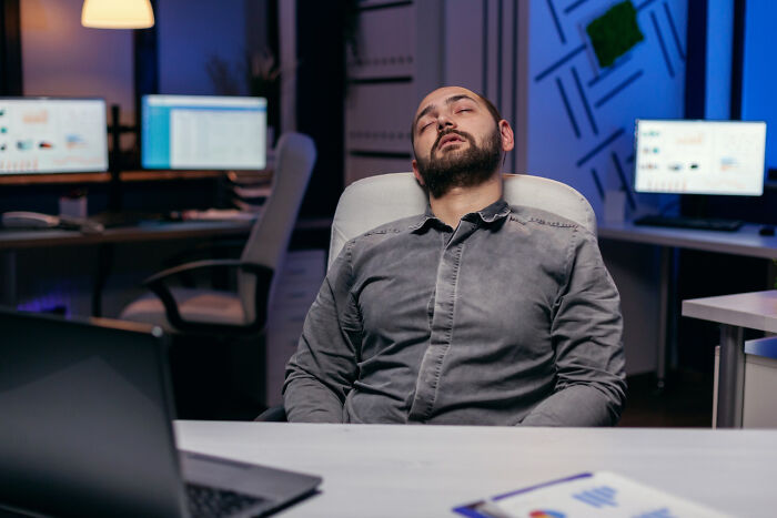 An employee sleeping at his desk, a shocking story for HR pros about getting fired.