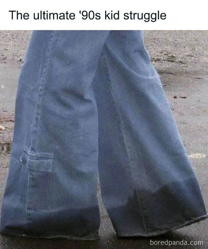 Wide-leg jeans with wet cuffs, a fashion staple that brings nostalgia to people who experienced the 90s and 00s.