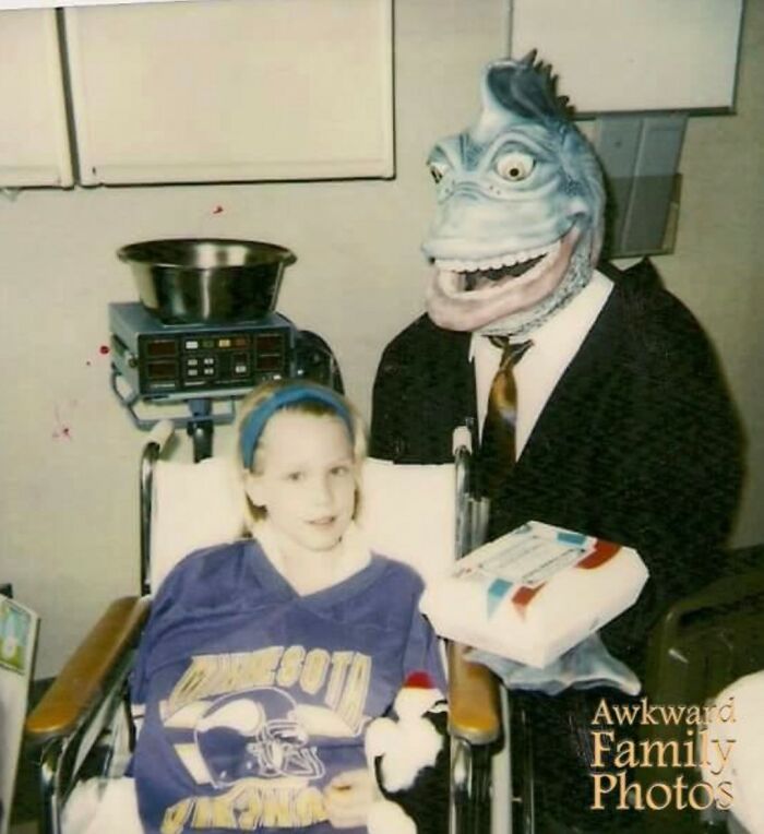 31 Childhood Photos That Prove Old-School Mascots Were Absolutely Terrifying
