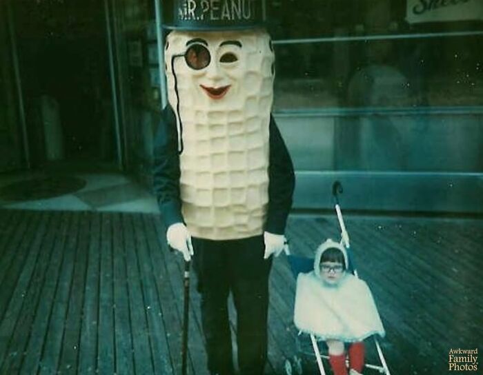 31 Childhood Photos That Prove Old-School Mascots Were Absolutely Terrifying