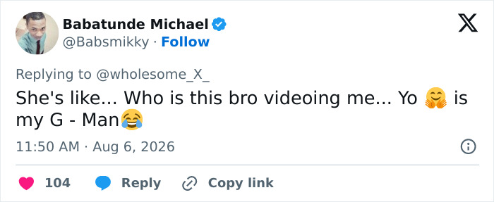 A tweet by Babatunde Michael showing a daughter's reaction to her family's surprise visit.