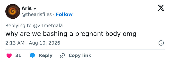 Aris tweet: Anne Hathaway's red carpet maternity outfit and pregnancy, sparking theories about her pregnancy.