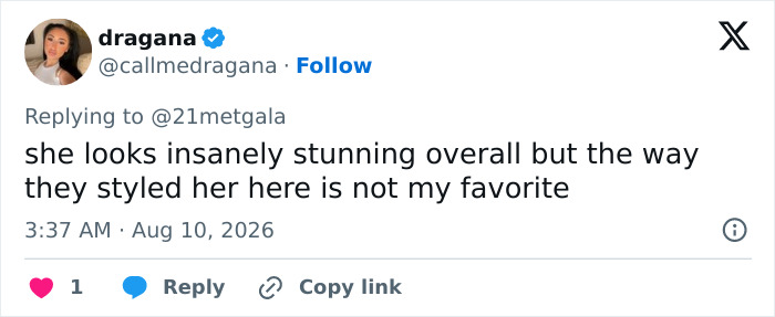 Dragana's tweet about Anne Hathaway's red carpet maternity outfit, sparking pregnancy theories.