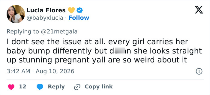 A tweet from Lucia Flores praising Anne Hathaway's red carpet maternity outfit and pregnancy look.