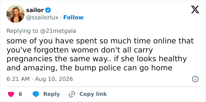 A tweet from Sailor discussing how women carry pregnancies differently, supporting Anne Hathaway's maternity outfit.