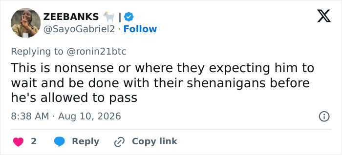 A tweet from ZEEBANKS questioning why the man should wait for women filming on the metro station escalator. A tweet from ZEEBANKS questioning why the man should wait for women filming on the metro station escalator.