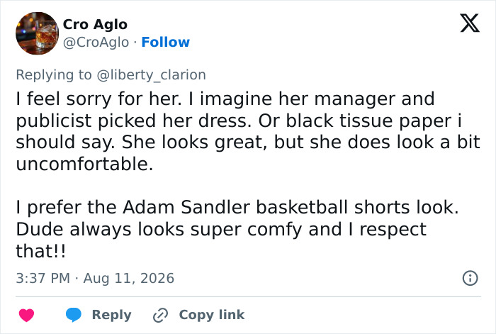 Screenshot of a tweet discussing Kristen Stewart's appearance on The Jimmy Fallon Show and her uncomfortable look.