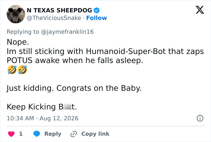 Tweet about a humanoid-super-bot, a wild theory, behind Trump and a strange gesture.
