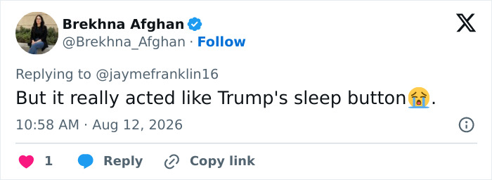 Screenshot of a tweet by Brekhna Afghan commenting on a strange gesture behind Trump.