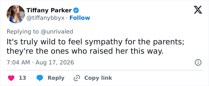 Screenshot of a tweet by Tiffany Parker commenting on Hayden Panettiere's childhood history and parents.