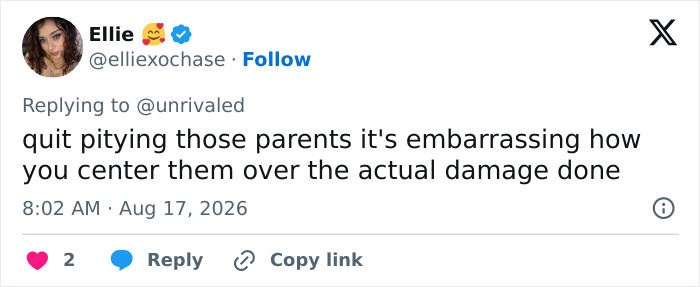 Screenshot of a tweet by Ellie about Hayden Panettiere's childhood history and parents.